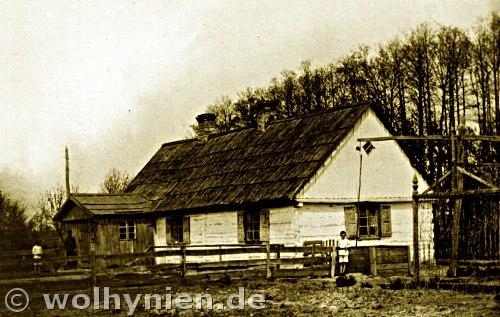 Haus mit Ziehbrunnen