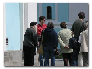 Pfr. Behre mit Reisegruppe